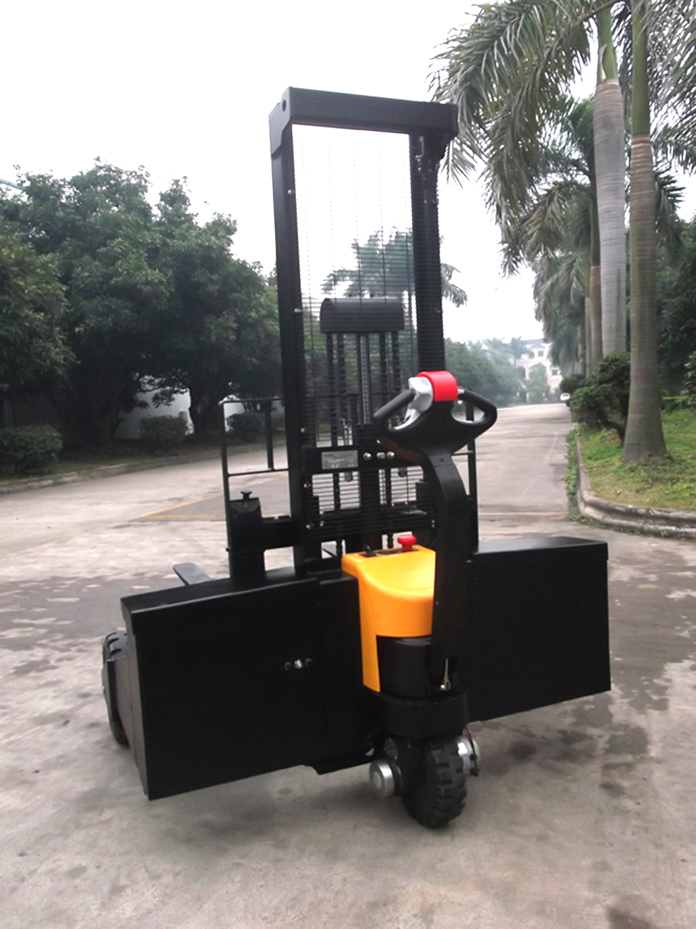 WS-100-16RTL rough terrain pallet stacker